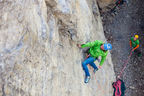 escalador menina em uma rocha
 - Foto, Imagem