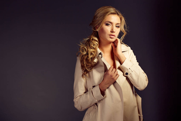 sexy girl with long blond hair in beige fur coat - Foto, imagen