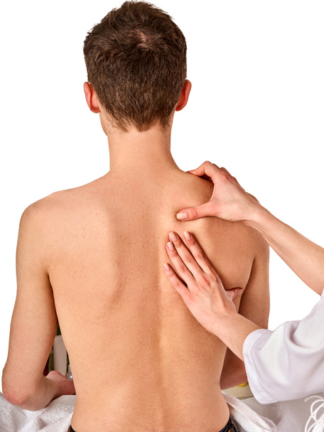 Schulter- und Nackenmassage für Frauen im Wellness-Salon. - Foto, Bild
