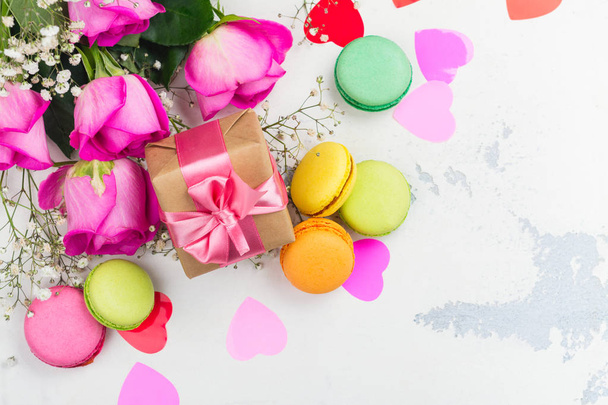 Valentines day background with roses, macaroons and decorative hearts - Φωτογραφία, εικόνα