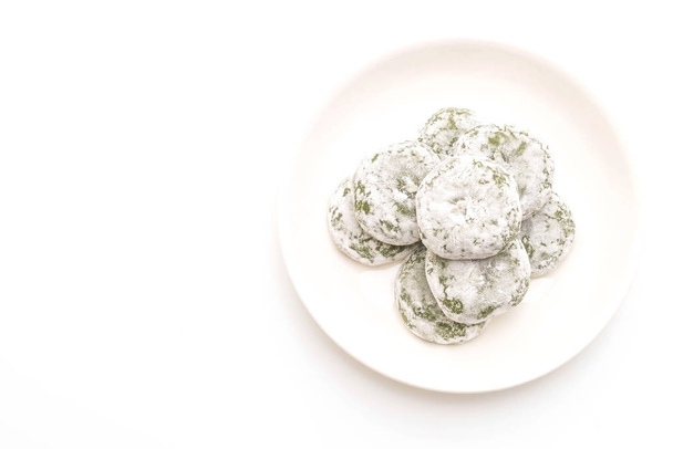 green tea mochi with red bean - Foto, afbeelding