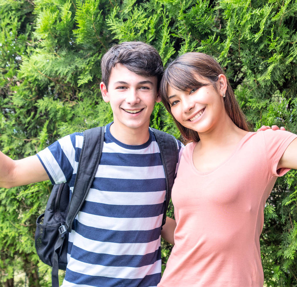 Teenager couple outdoor smiling. Asian and caucasian people. - Foto, Imagem