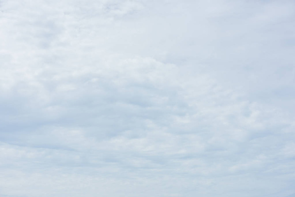 vaaleansininen pilvi taivas tausta
 - Valokuva, kuva