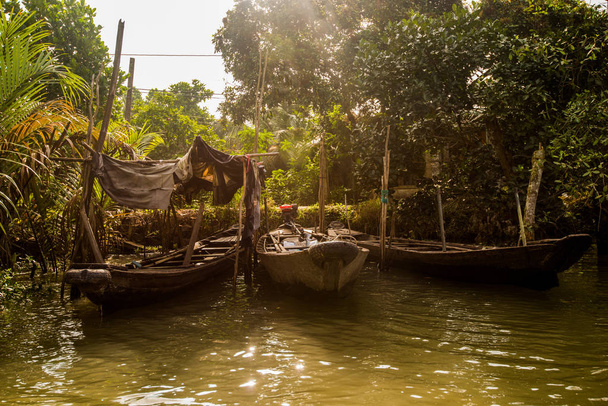 дельта меконга и местных каналов, лодки местного населения, как
 - Фото, изображение