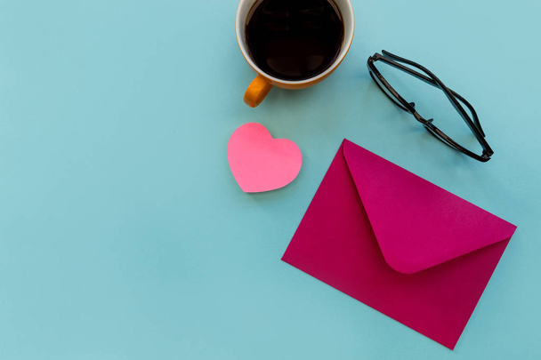 Любовное письмо в розовом конверте
 - Фото, изображение