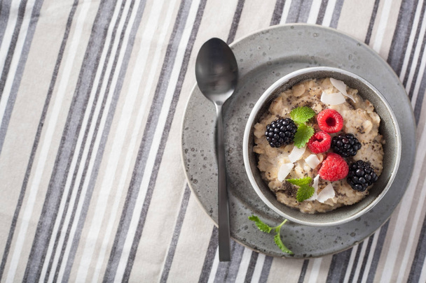healthy breakfast oatmeal porridge with raspberry blackberry - Foto, Bild