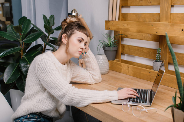 tired girl working with laptop in modern office - Zdjęcie, obraz