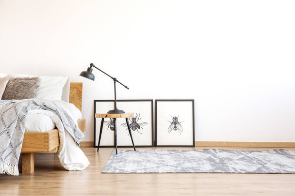 Lamp on stool in bedroom - Foto, immagini