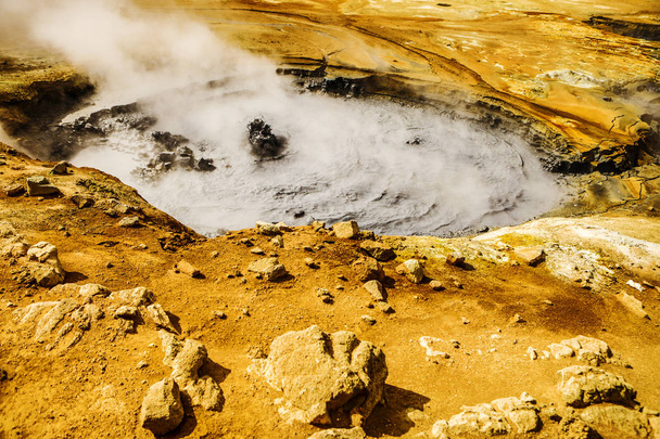 Icelandic geyser vapors and picturesque nature. - Φωτογραφία, εικόνα
