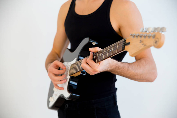 Man playing guitar - Φωτογραφία, εικόνα