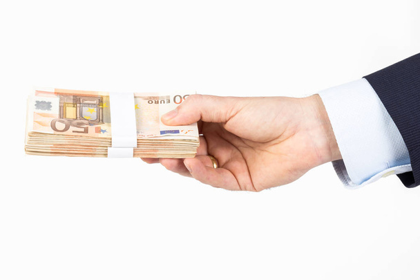 Деловой человек держит в руках деньги, банкноты евро
. - Фото, изображение