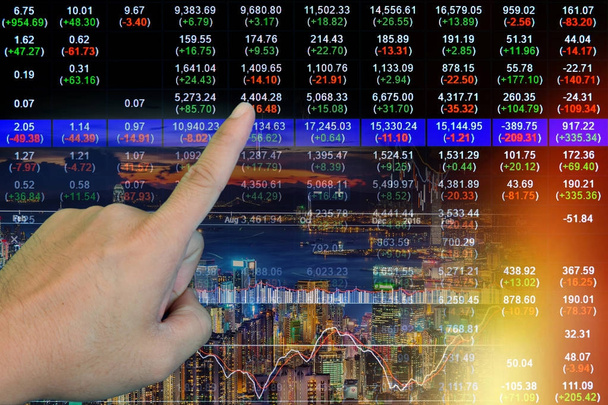 Business kaars stok grafiek grafiek van de aandelenmarkt investering handel op Cityscape achtergrond - Foto, afbeelding