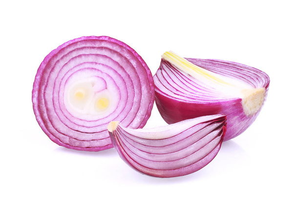 sliced red onion isolated on white background - Foto, Bild