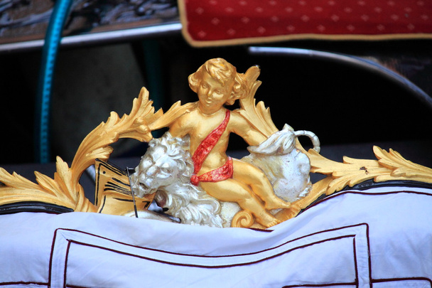 Zlatá dekorace na gondole - Fotografie, Obrázek