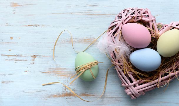 Easter background with Easter eggs in nest - 写真・画像