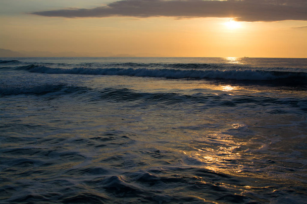 Vue panoramique sur la mer et le ciel, l'eau et l'air, coucher de soleil
 - Photo, image