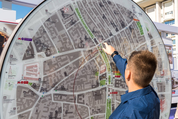 Moscow, Russia - July 24. 2017. Teenager looks at city map. - 写真・画像
