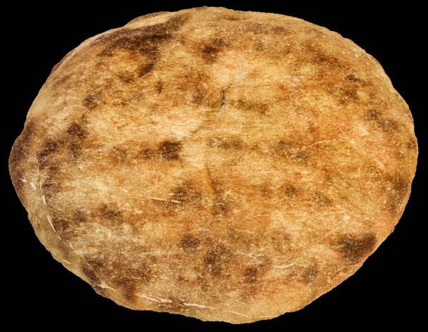 Lareira recém-assada caseiro tradicional delicioso aromático macio levedado Pitta Flatbread Loaf isolado no fundo preto
 - Foto, Imagem