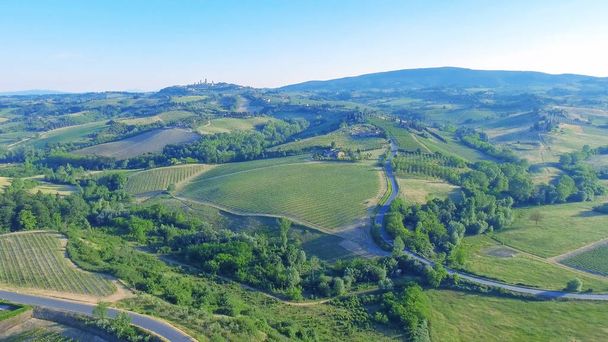 Vue aérienne du beau printemps en Toscane
. - Photo, image