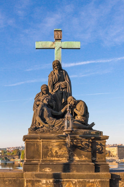 religiöse Statue auf der Karlsbrücke Prag - Foto, Bild