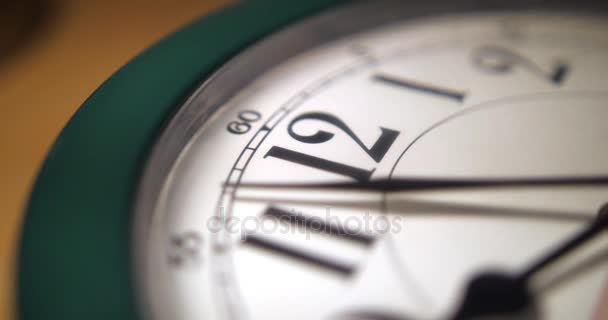 Ακραία Closeup ωρολογιακή ρολόι νοικοκυριό τοίχο - Πλάνα, βίντεο