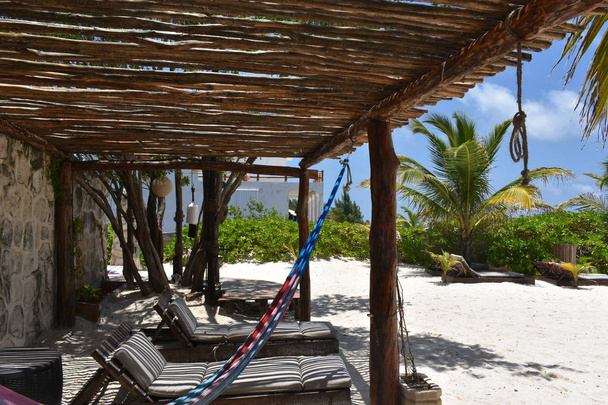 Strand rejtekhely, Puerto Morelos, Mexikó. - Fotó, kép