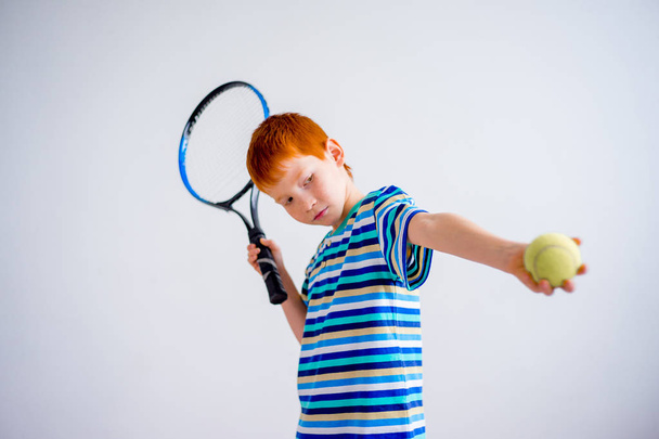 Boy playing tennis - Foto, imagen