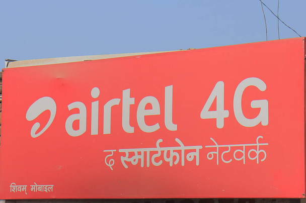 VARANASI INDIA - OCTOBER 31, 2017: Airtel Indian mobile phone company. Airtel is the second largest provider of mobile telephony and second largest provider of fixed telephony in India - 写真・画像