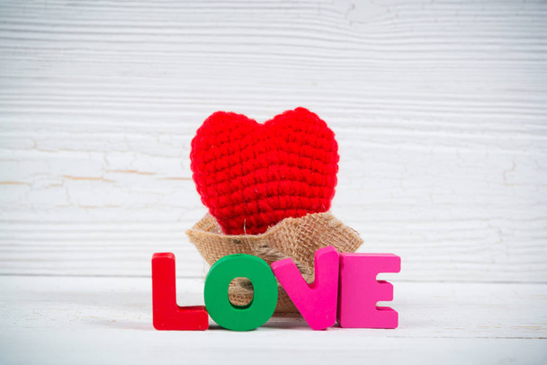 Valentine card with Love text and red knitting heart on white wo - Foto, afbeelding