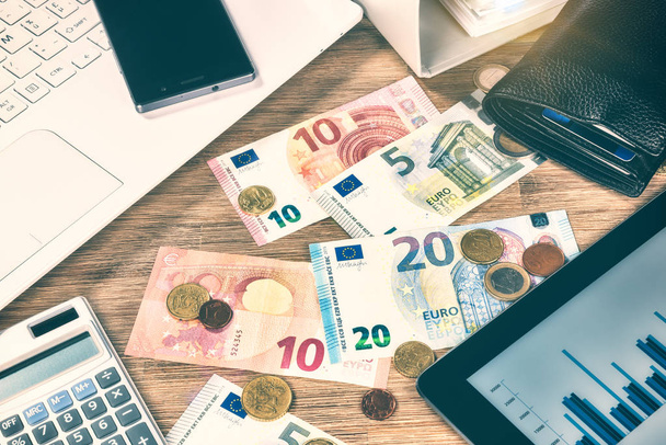 банкноти та монети євро
  - Фото, зображення