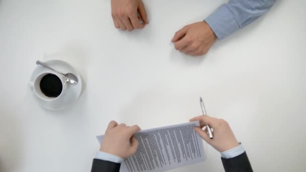 Mens Hands Signing a Document - Video, Çekim