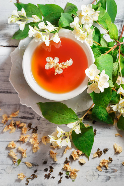 Csésze zöld tea, jázmin virágok - Fotó, kép