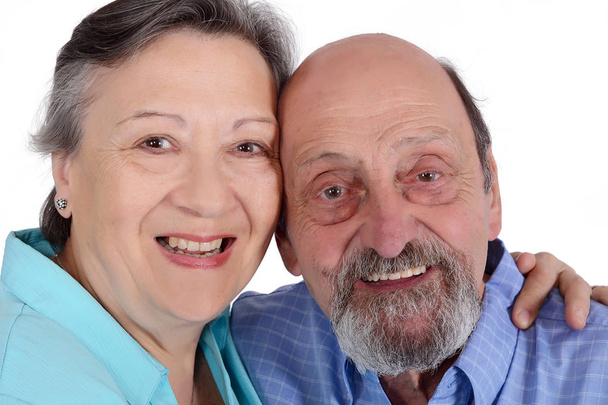 Portret van gelukkige Senior paar camera kijken - Foto, afbeelding