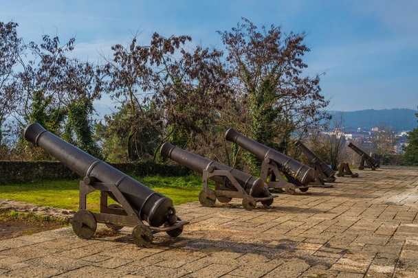 Середньовічні гармати при замку Яніна, Греція - Фото, зображення
