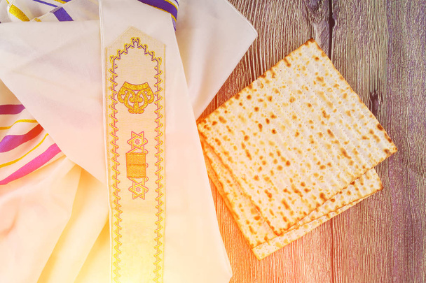 Fiesta judía Pesah Pascua con matza
 - Foto, imagen
