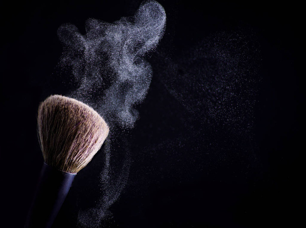 Professional cosmetic brush for powder - Zdjęcie, obraz