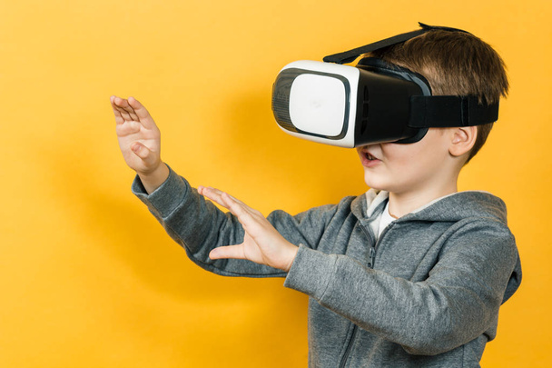 Boy with a headset of virtual reality. Innovative technology. On - Фото, зображення