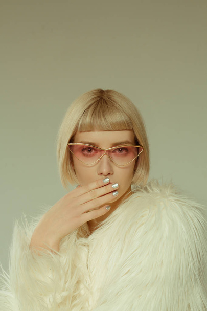 Blonde girl with short hair style in fashion glasses - Foto, imagen