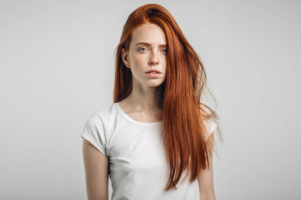 redhead girl with healthy freckled skin looking at camera - Foto, imagen