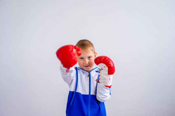 Little boy boxing - Φωτογραφία, εικόνα