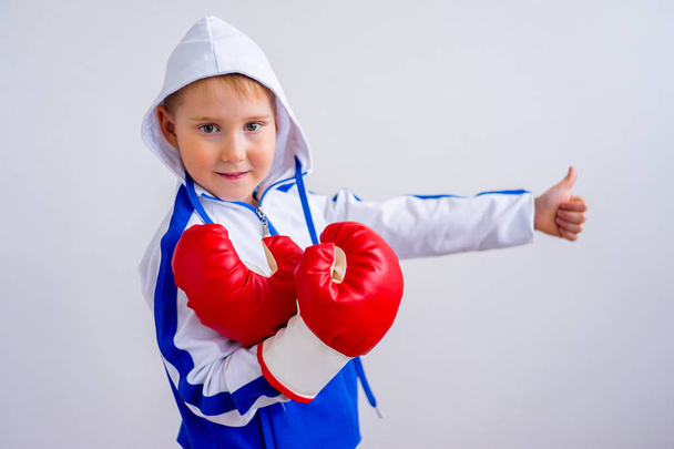 Little boy boxing - Foto, Imagen