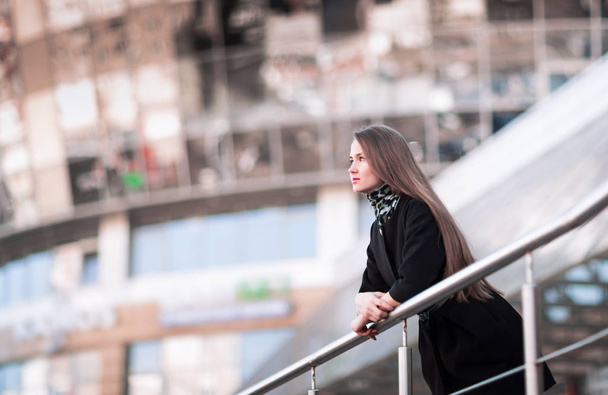 Portrait of confident business woman against a modern office building - Foto, Imagem