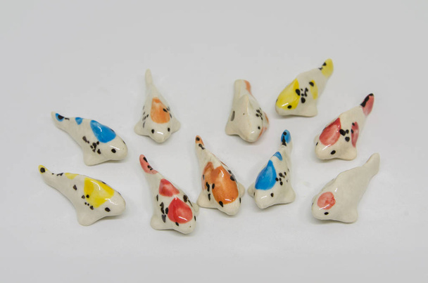 Fische Keramik auf weißem Hintergrund - Foto, Bild