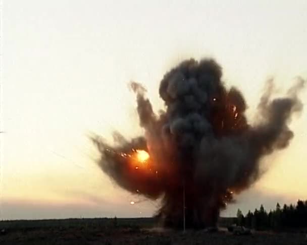 Explosion at the landfill - Filmati, video