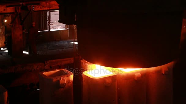 fundición de acero fundido y producción de acero laminado en trabajos metalúrgicos
 - Imágenes, Vídeo