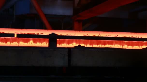 литье расплавленной стали и производство проката на металлургическом заводе
 - Кадры, видео