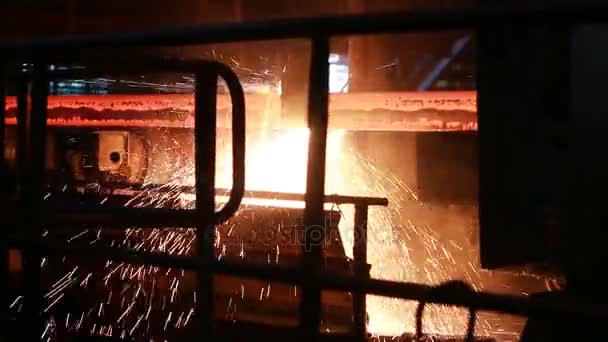 Erimiş çelik döküm ve Metalurji Works'teki haddelenmiş çelik üretimi - Video, Çekim