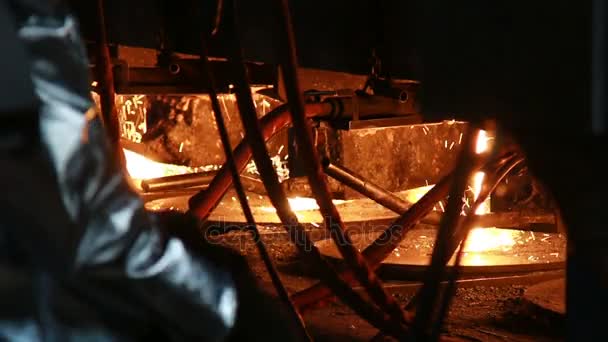 olvadt acél öntés és hengerelt acél termelés kohászati művek - Felvétel, videó