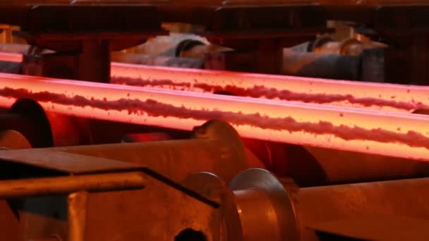 литье расплавленной стали и производство проката на металлургическом заводе
 - Кадры, видео