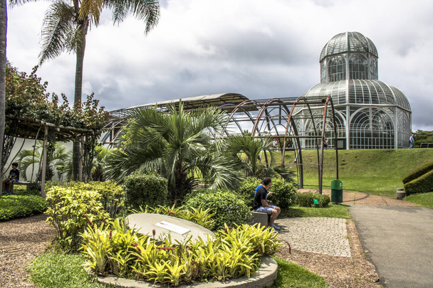 Curitiba, PR, Brazil, December 30, 2017. Tourists in the Botanical Garden of Curitiba, officially denominated Botanical Garden Maria Garfunkel Richbieter, has an iron and glass conservatory inspired by the Crystal Palace and was inaugurated in 1991 i - Foto, Imagem